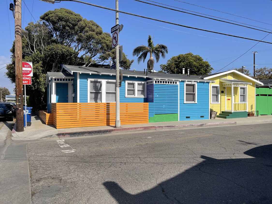 Primary Photo - 402 N Venice Blvd