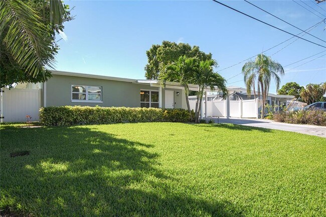 Building Photo - 3665 Belle Vista Dr E