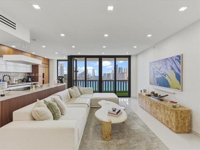 Foto del edificio - 3000 Island Blvd