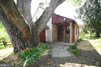 Building Photo - 473 Davis Rd
