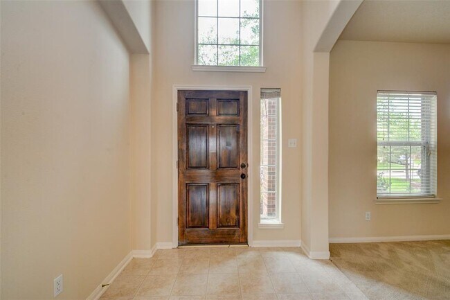 Building Photo - 31715 Royal Woods Ct