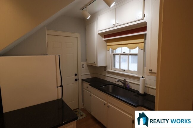 Building Photo - 2457 S 27th St