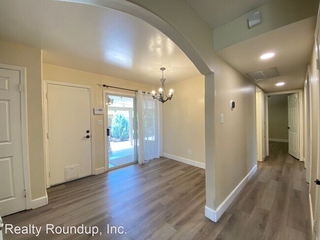 Building Photo - 3 br, 2 bath House - 4940 79th St