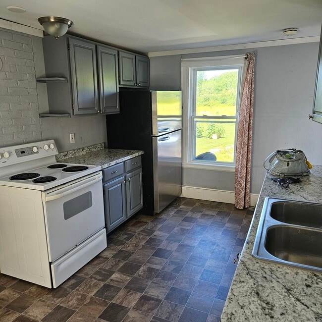 Kitchen looking toward back yard - 1011 Main St