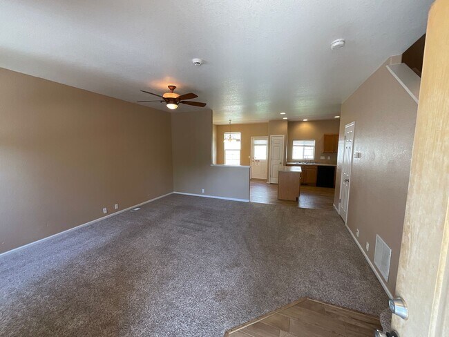 Foto del edificio - 2 Bedroom Townhome Available Near S Circle...