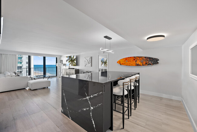 Foto del edificio - 3456 S Ocean Blvd