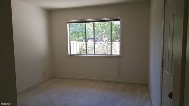 Building Photo - 7101 Rainbow Dr