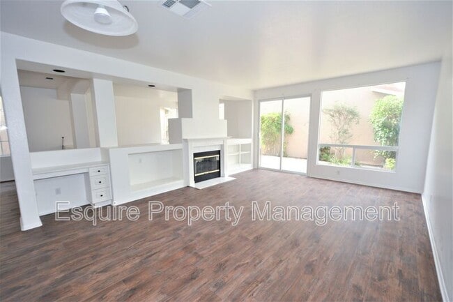 Building Photo - 2861 Golf Villa Way