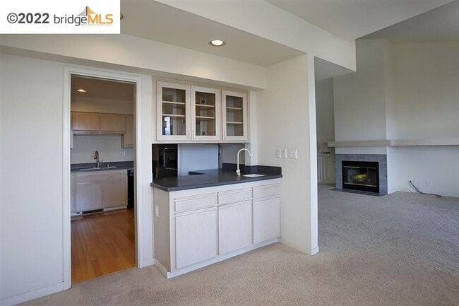 Building Photo - 27 Windward Hill