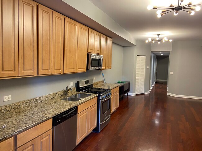 Building Photo - 5926 S King Dr