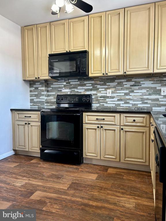 Building Photo - 133 E Main St