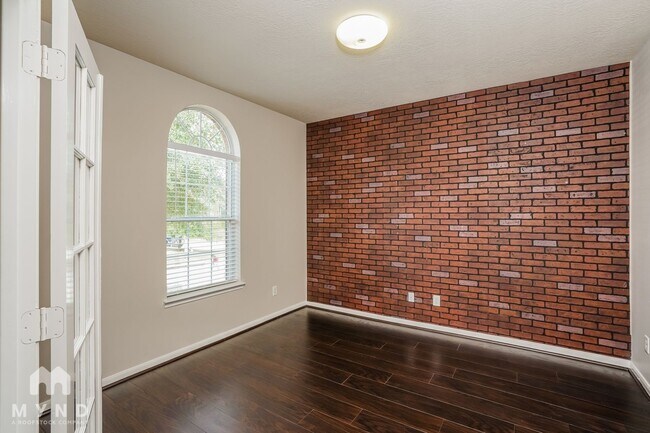 Building Photo - 1003 Summer Wood Blvd