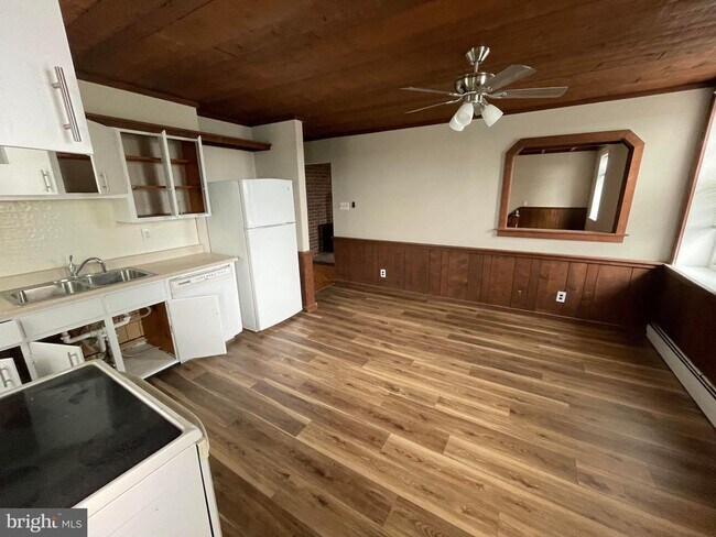 Foto del edificio - 327 S Church St