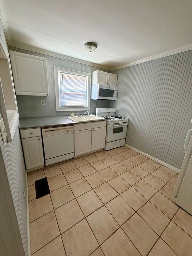 Foto del edificio - 1 BEDROOM 1 BATHROOM UNIT IN VIRGINIA HIGHLANDS!!!
