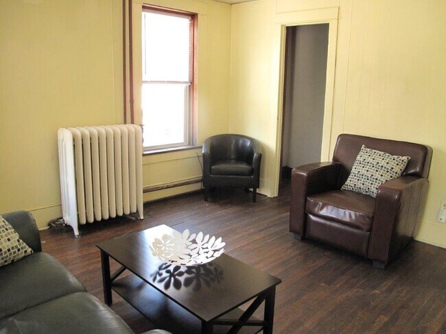 Foto del edificio - 105 Dryden Rd