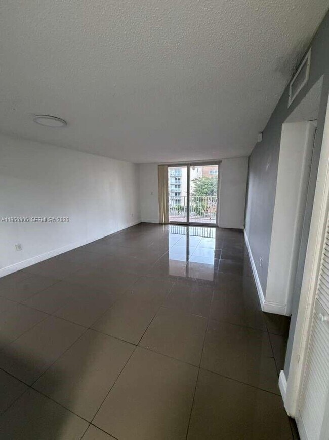 Foto del edificio - 6980 NW 186th St