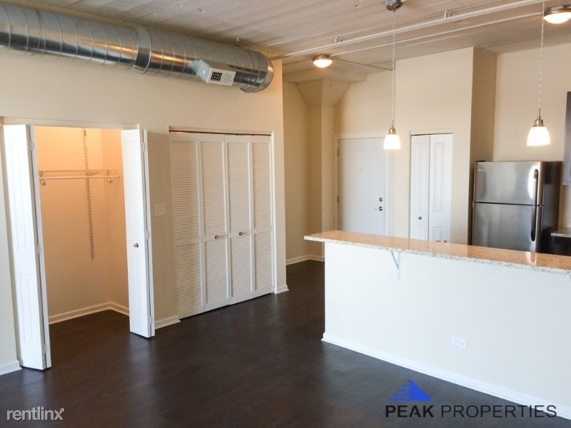 Foto principal - 5822 N Western Ave