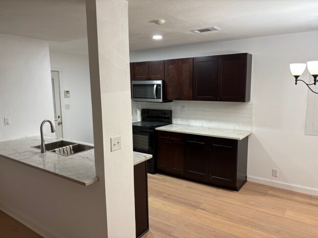 Foto del edificio - 801 Hillside Dr