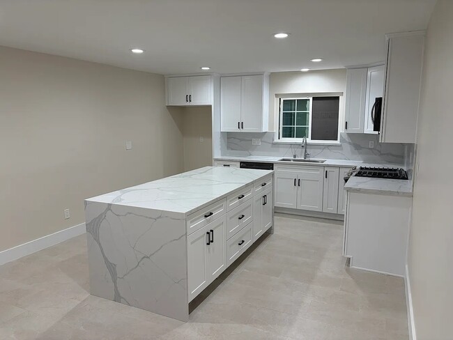 Building Photo - 8216 Glade Ave