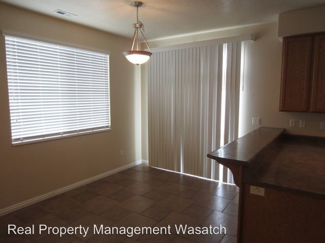 Building Photo - 1118 Kensington Dr