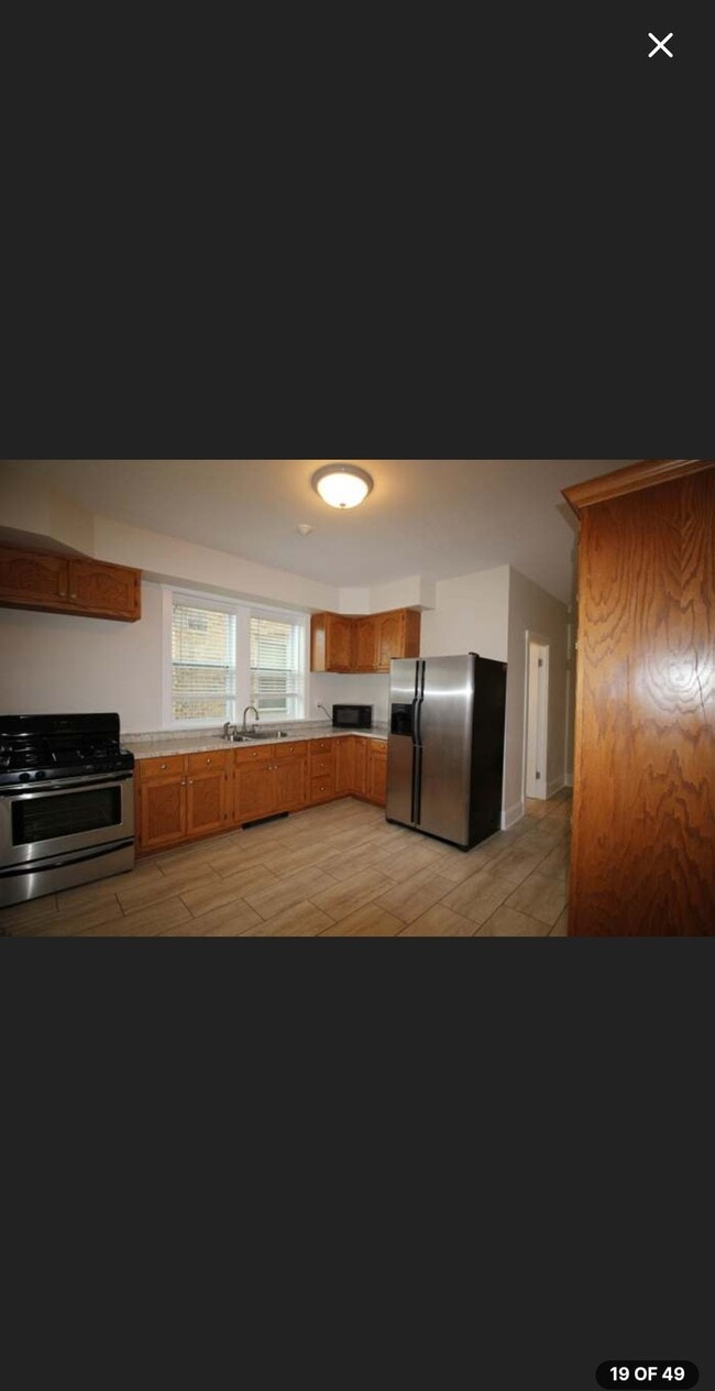 Building Photo - 6412 N Oakley Ave