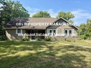Building Photo - 8024 Antioch Rd