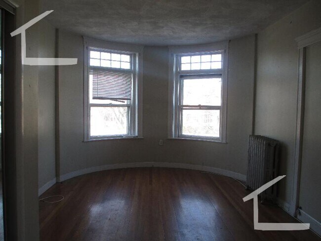 Building Photo - 4 BR Apartment_Brookline_Students Welcome