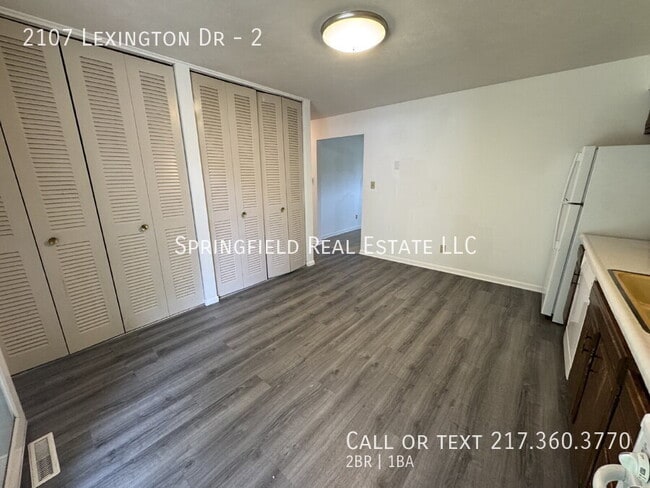 Building Photo - 2107 Lexington Dr