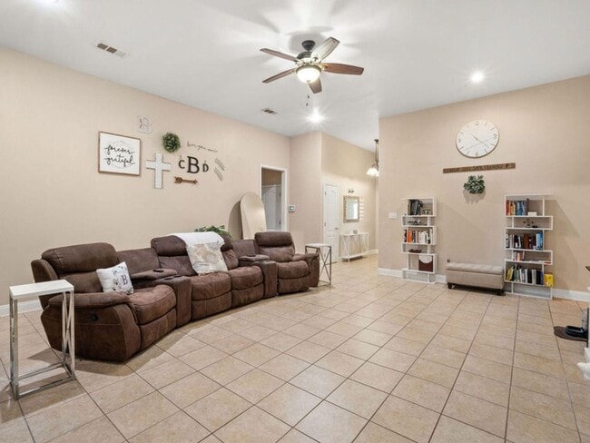 Foto del edificio - 315 Veterans Ln