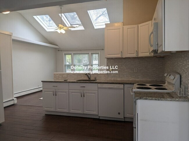 Building Photo - 9 Pillsbury Ave