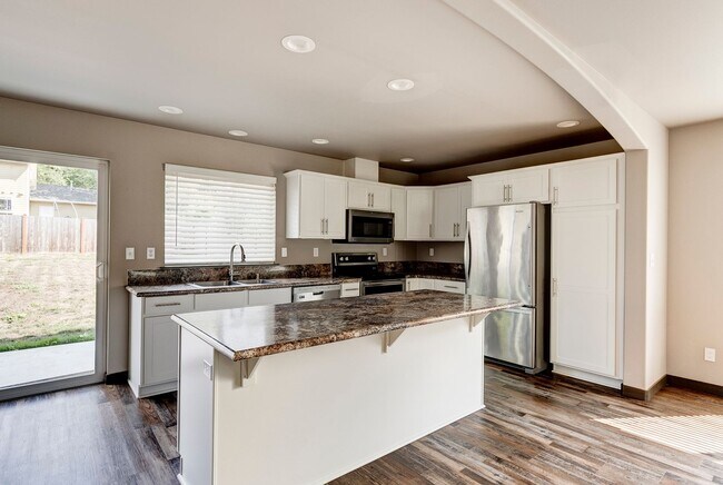 Foto del edificio - Stylish 3-Bedroom Home with Fenced Yard