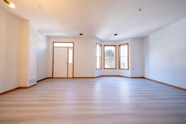 Building Photo - 15316 Founders Ln