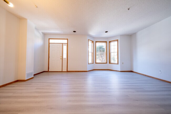 Foto del edificio - 15316 Founders Ln