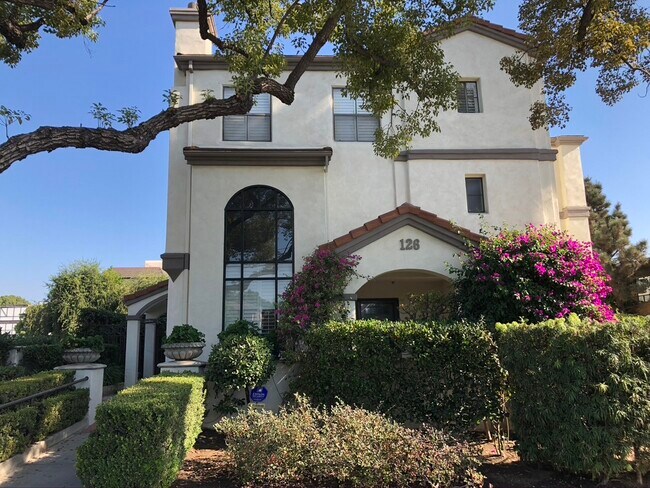 Building Photo - 126 S Catalina Ave