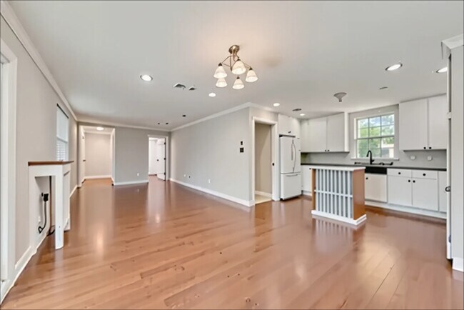 Foto del edificio - 711 Broadway Ave