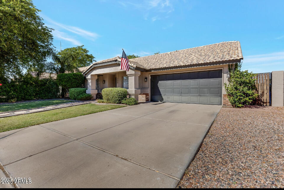 Primary Photo - 725 S Cheri Lynn Dr