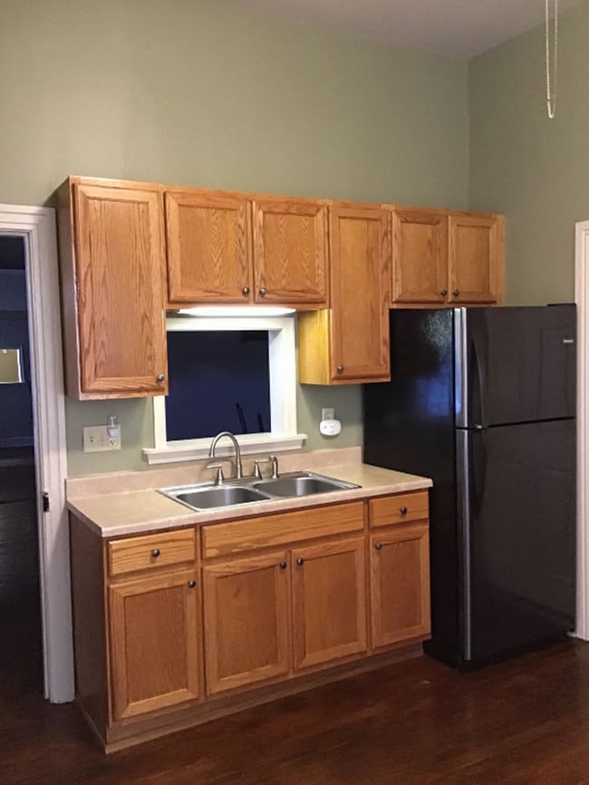 Building Photo - 134 E Queen St