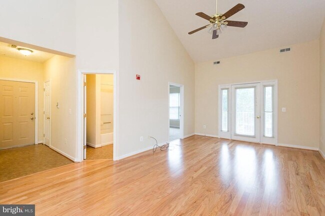 Building Photo - 2013 Warners Terrace S