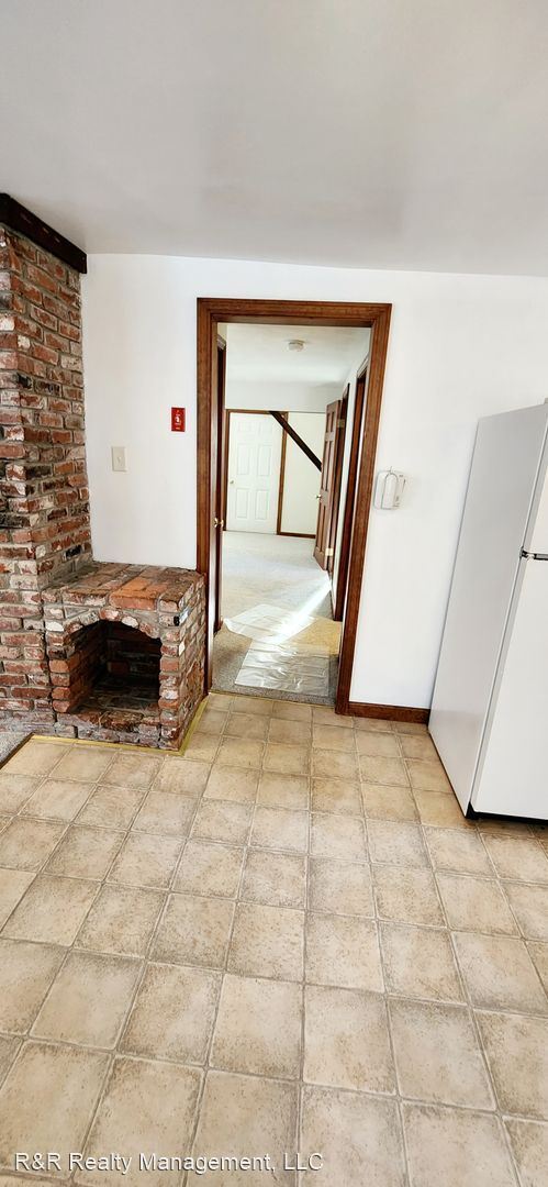 Building Photo - 3 br, 1 bath House - 110 Davis Street