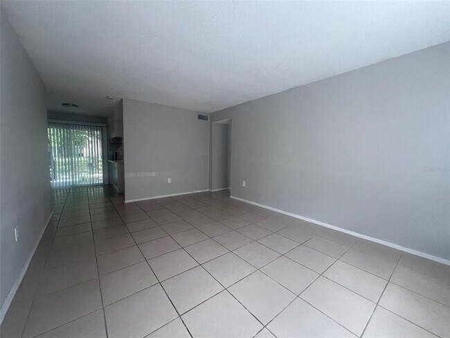 Foto del edificio - 5325 Curry Ford Rd