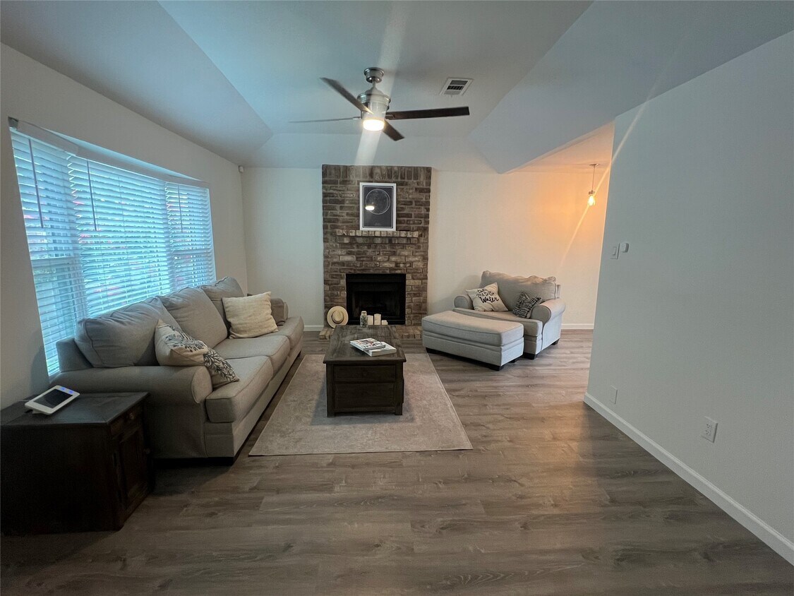 Foto principal - 14020 Schroeder Rd