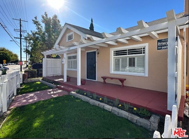 Foto del edificio - 2143 N Commonwealth Ave