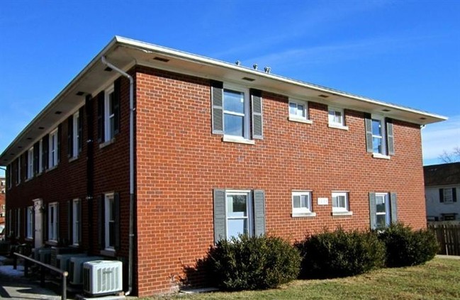 Foto del edificio - 1439 N Forbes Rd