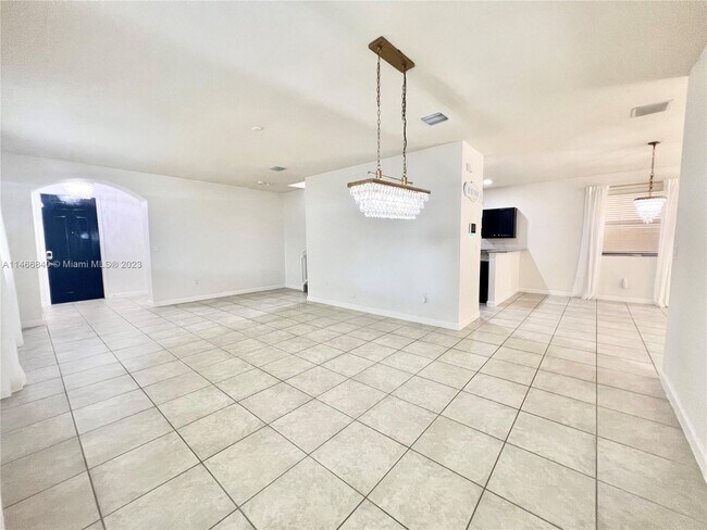 Foto del edificio - 3300 SE 7th Ct