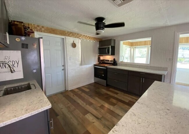 Foto del edificio - 3826 Rilma Ave