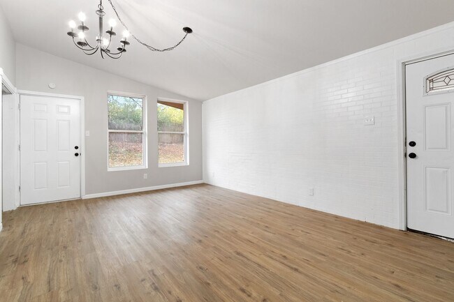 Building Photo - Single Family Ranch in Calverton Park!