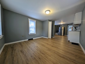 Building Photo - 158 Duke St