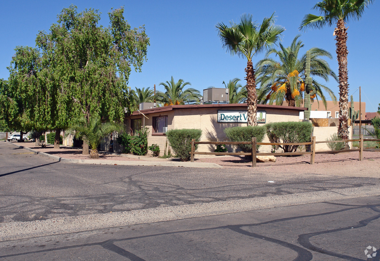 Building Photo - Desert Villa