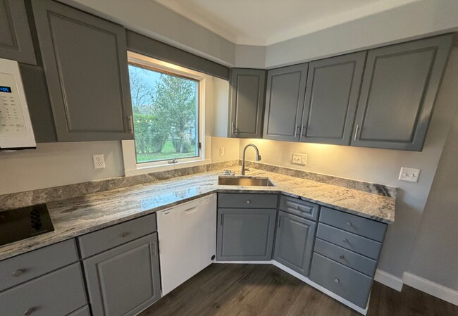 Foto del edificio - 148 Russells Mills Rd