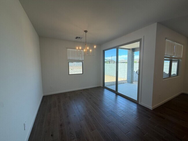 Foto del edificio - 15804 W Cottontail Ln